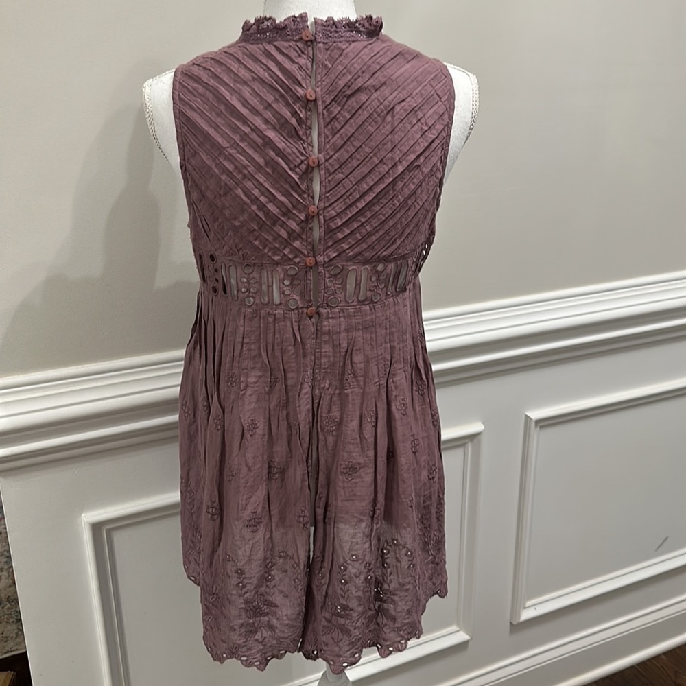 Free People ๐ฏ Cotton Plum Cut Out Embroidered Sleeveless Tank size XS - Picture 7 of 11